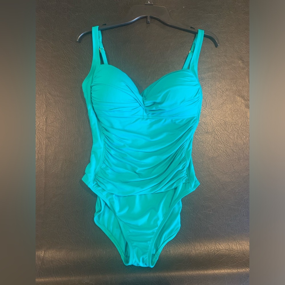 One piece swim suit